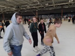 b_1024_768_0_00_images_2022_2023_WYCIECZKI_Lodowisko_330324148_670382838179364_3165558953005112370_n